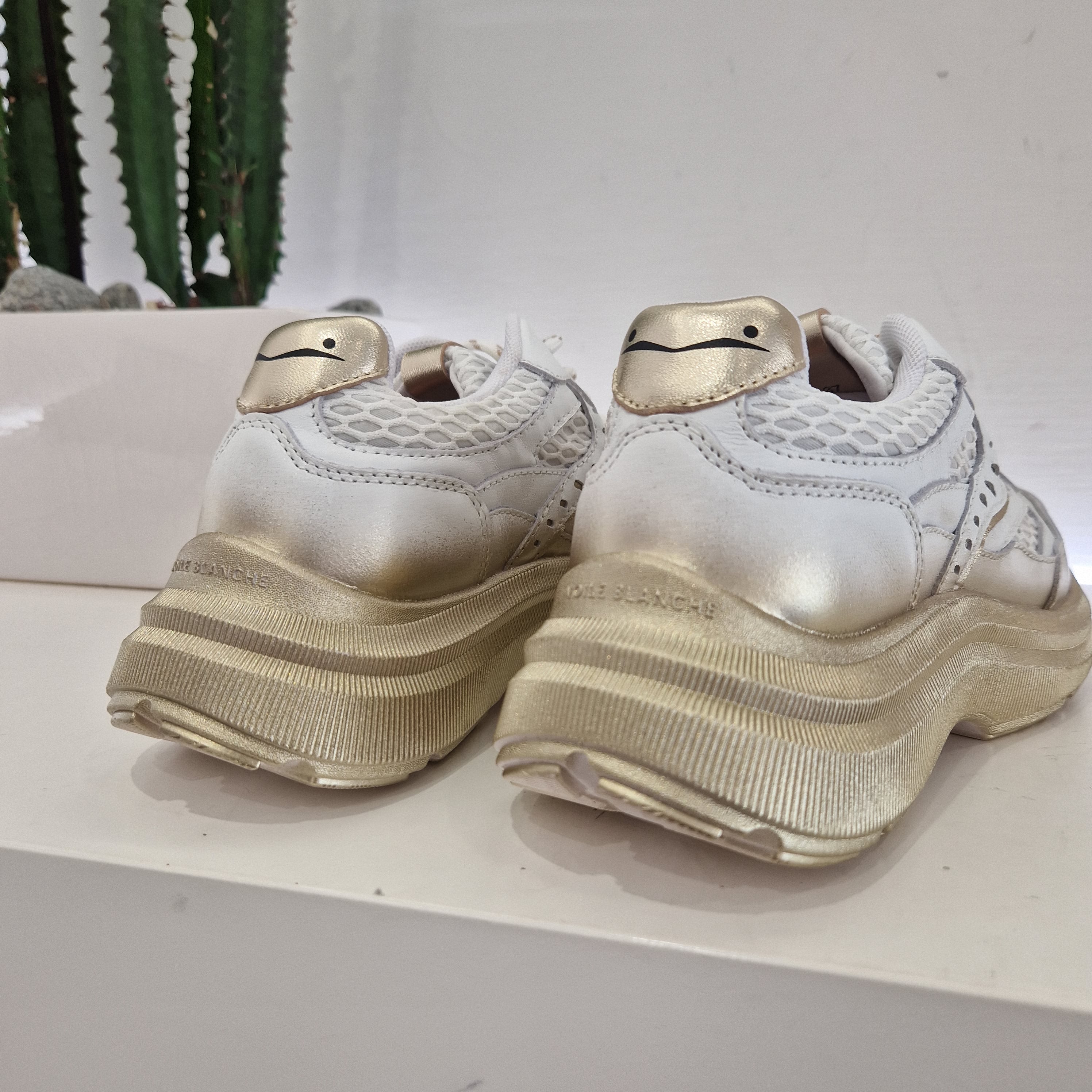 Voile Blanche sneaker modello CLub 122 BIANCO/ORO