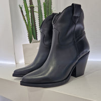 Stivaletto ARIEL stile texano nero tacco 9 cm