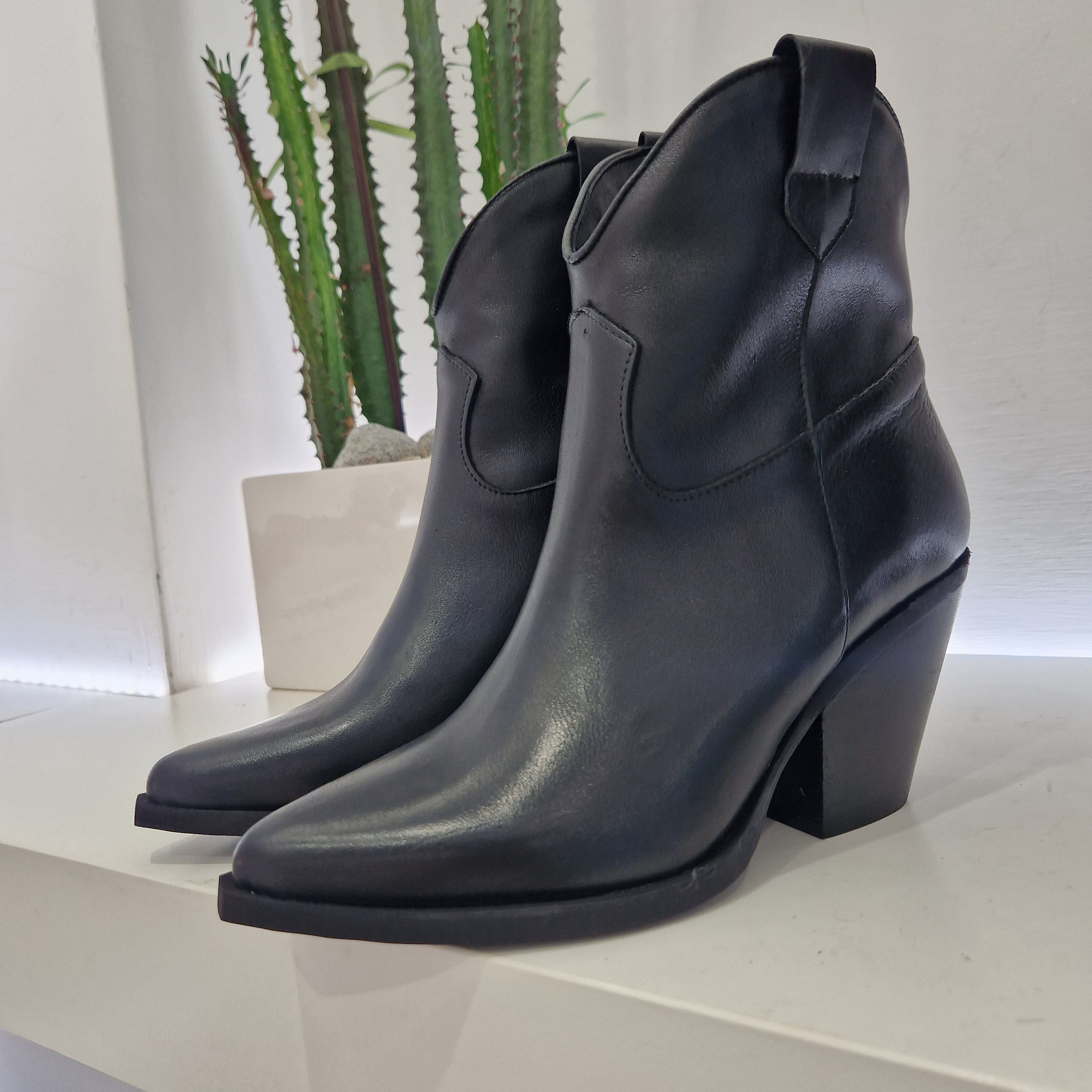 Stivaletto ARIEL stile texano nero tacco 9 cm