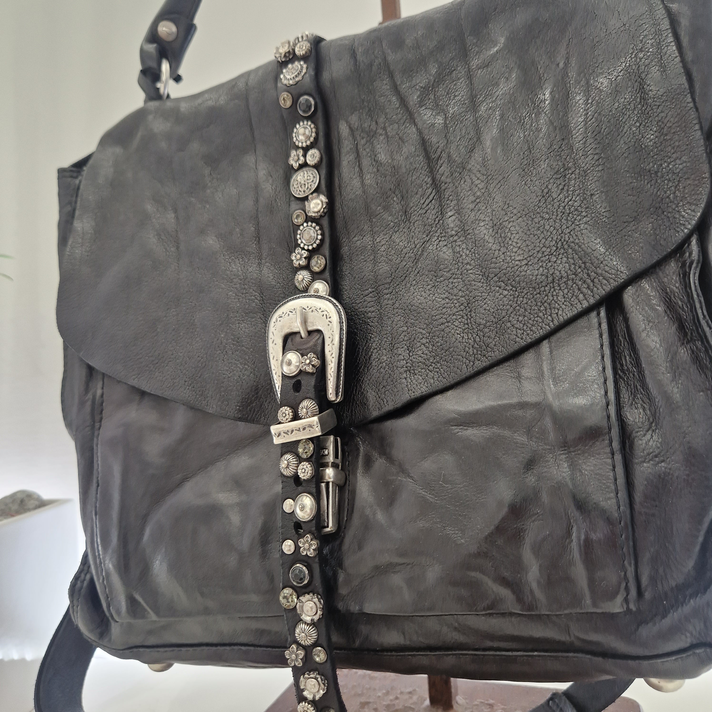 Campomaggi EMILIA monospalla nera accessorio argento