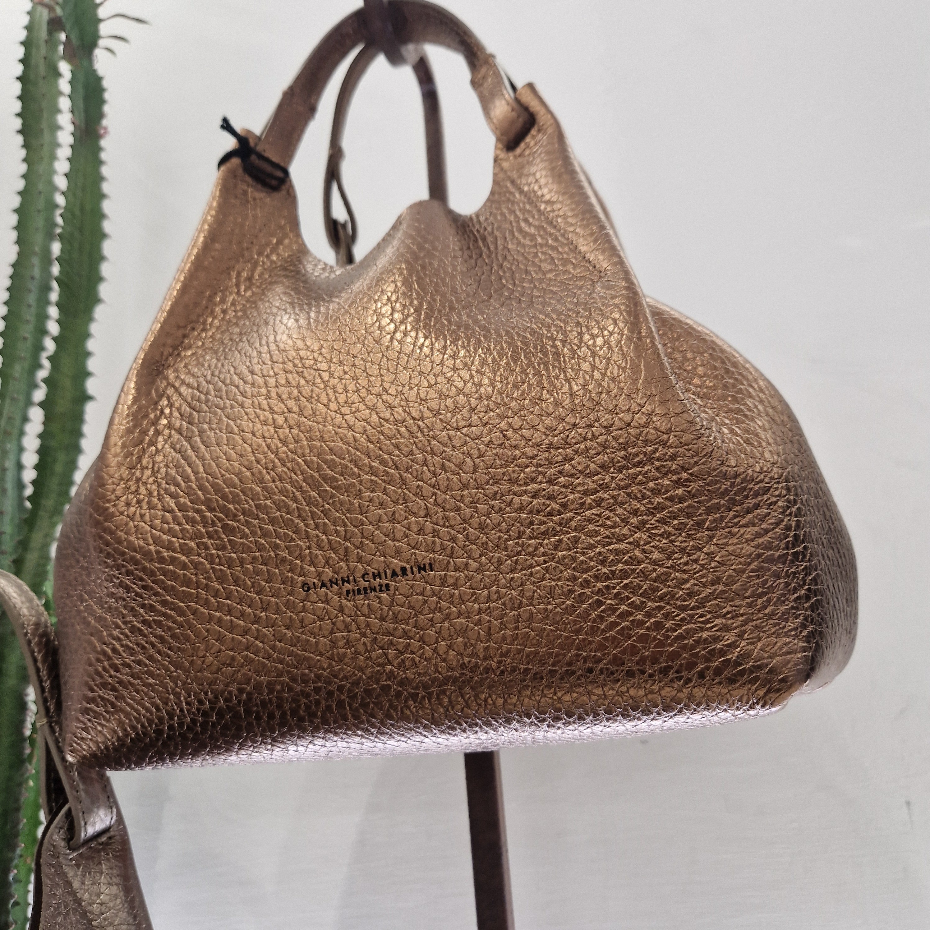 Gianni Chiarini  linea DUA formato medio pellame laminato