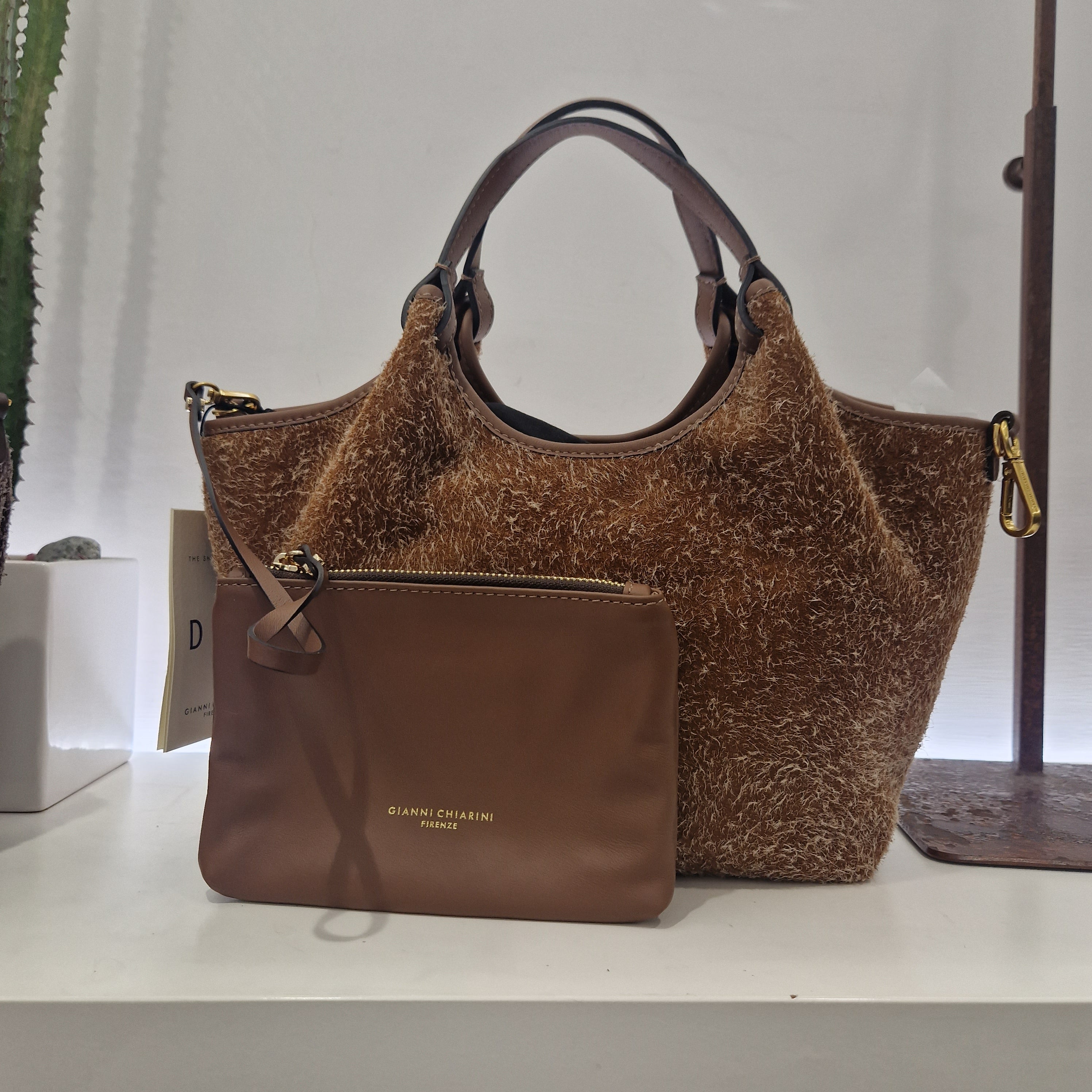 Gianni Chiarini  linea DUA formato medio in pelle scamosciata
