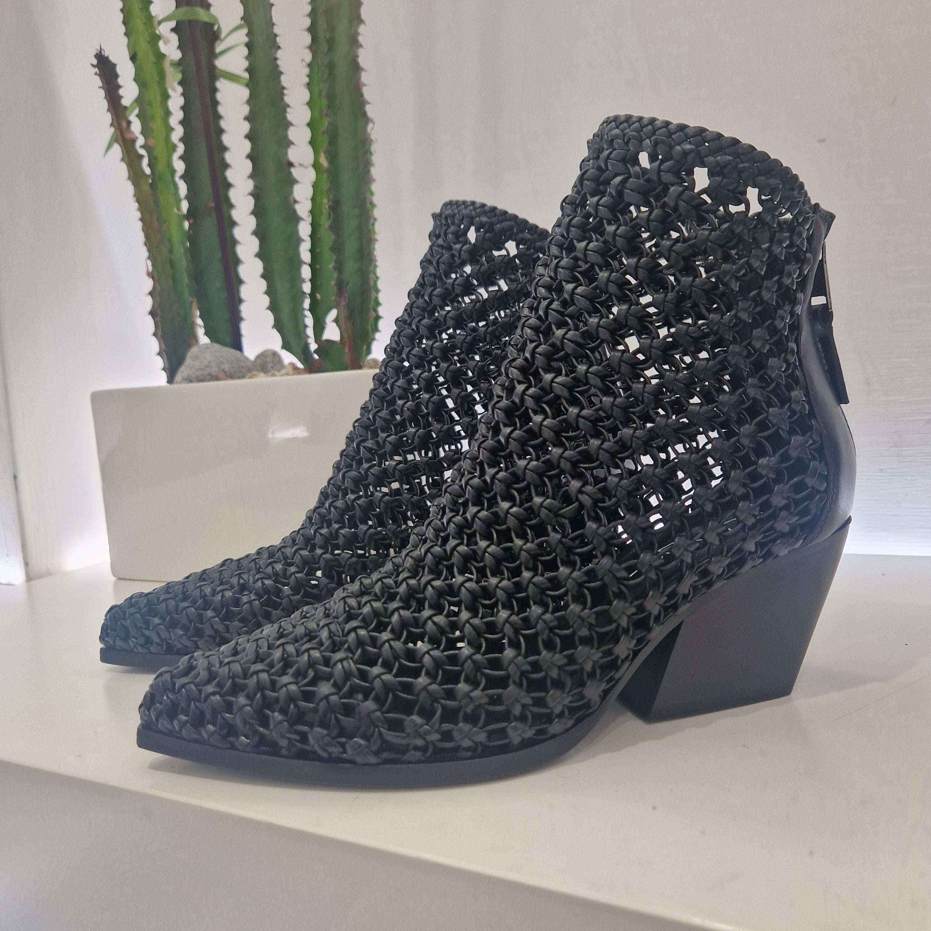 Elena Iachi  texano nero intrecciato
