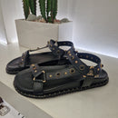 Sandalo nero con borchie oro e pietre nere
