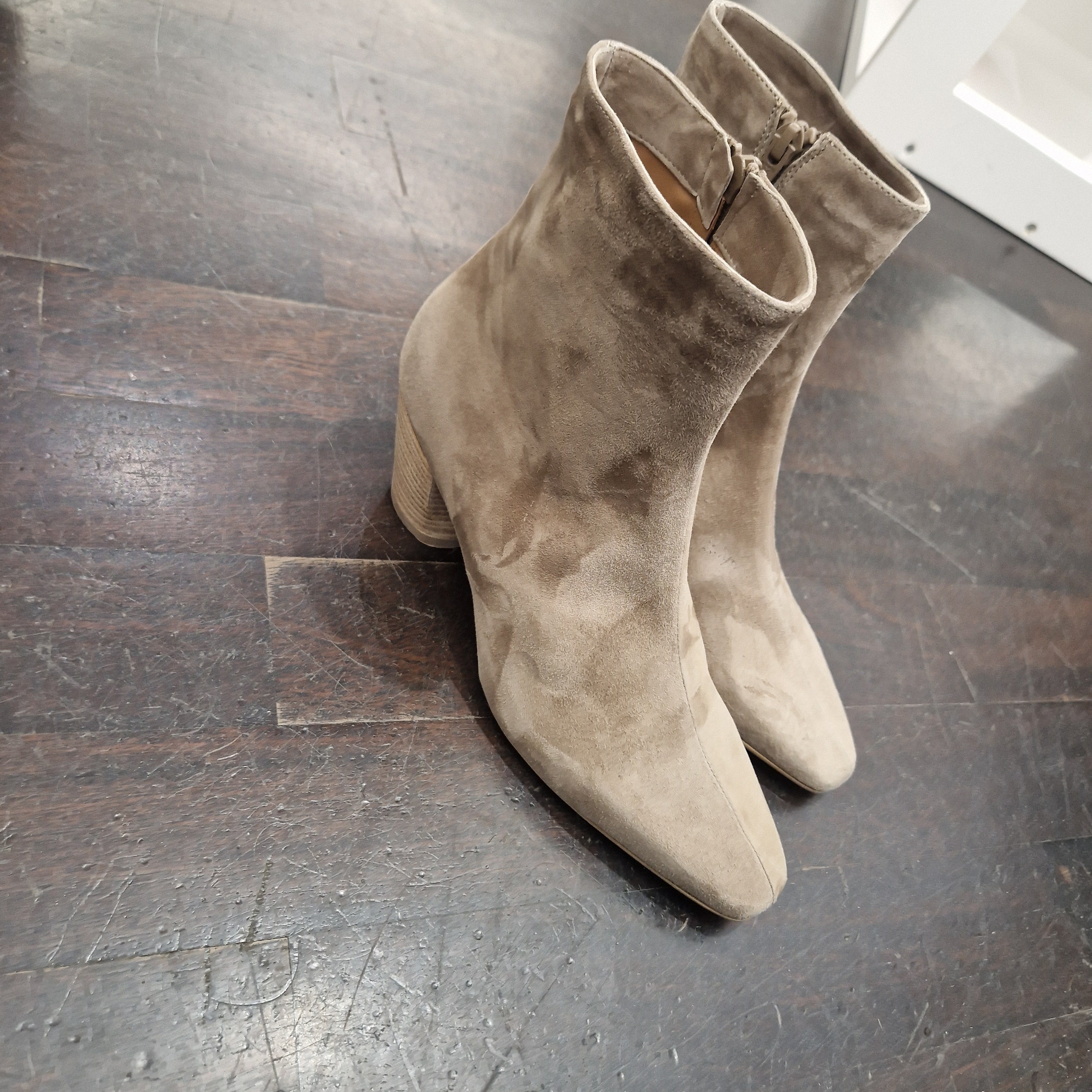 ENJOY stivaletto texano in pelle scamosciata color taupe