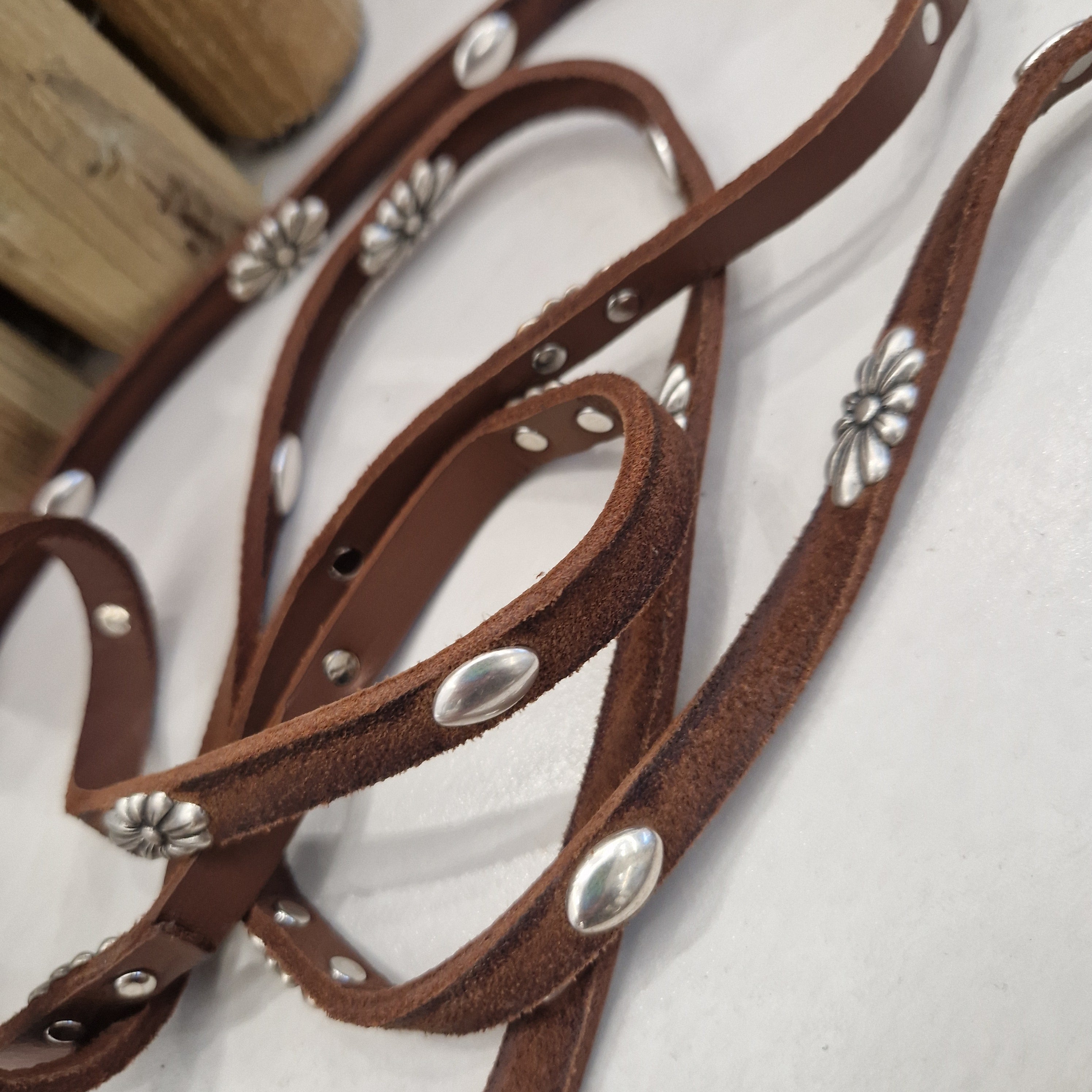 Alberto Luti cintura sottile doppio giro in pelle scamosciata borchie argento