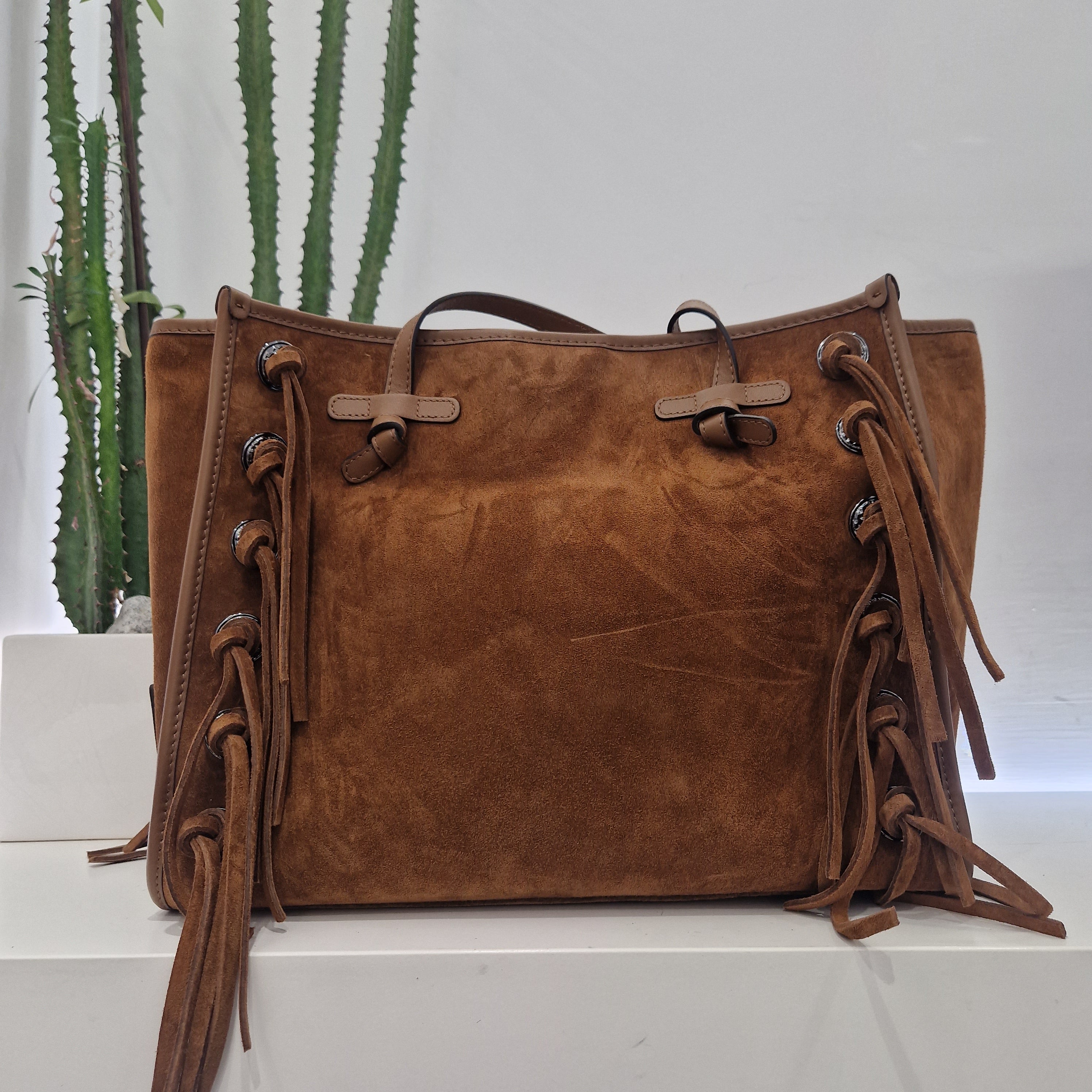 Gianni Chiarini  linea MARCELLA  dimensione grande pelle scamosciata cuoio con  frange