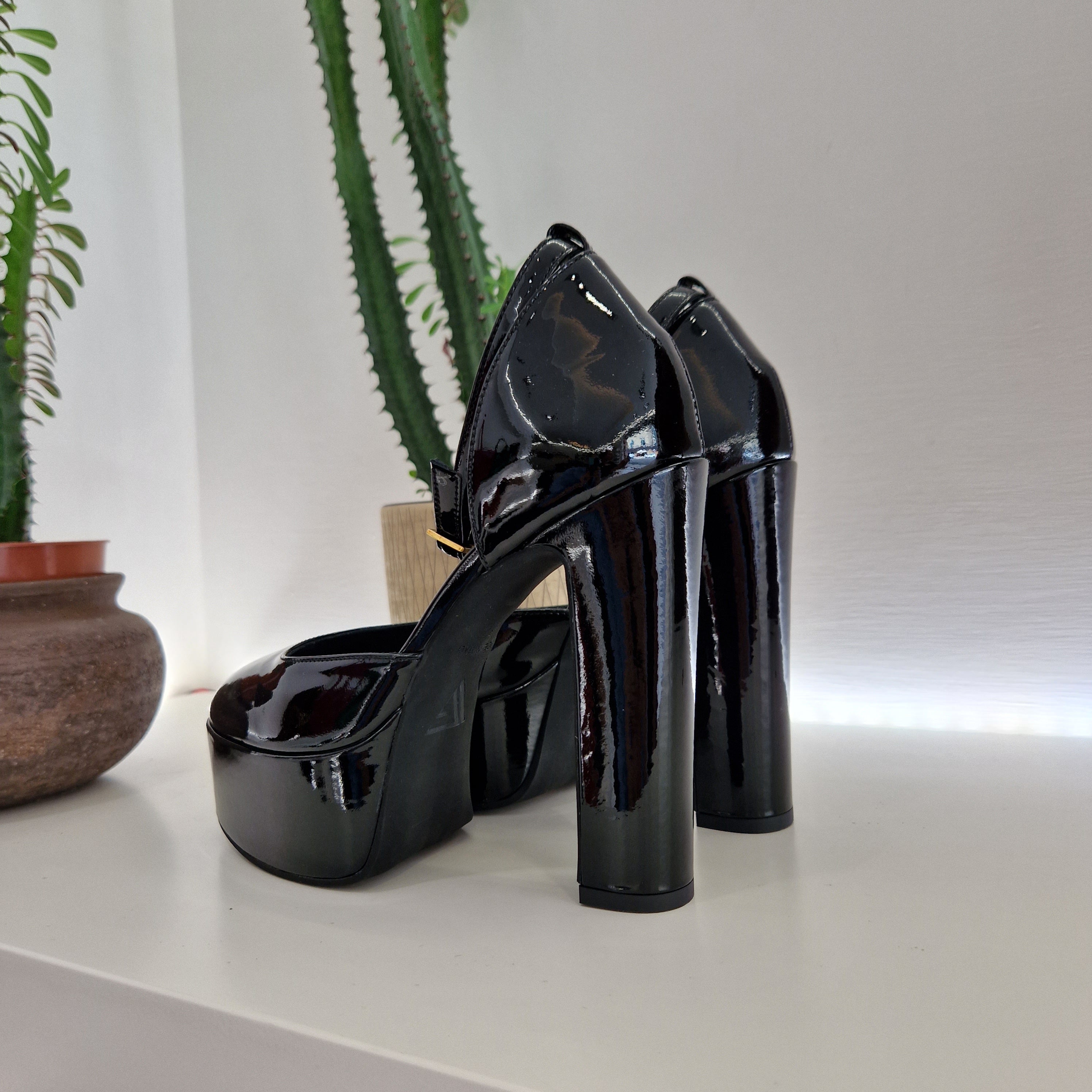 Giampaolo Viozzi aperto ai lati vernice nero