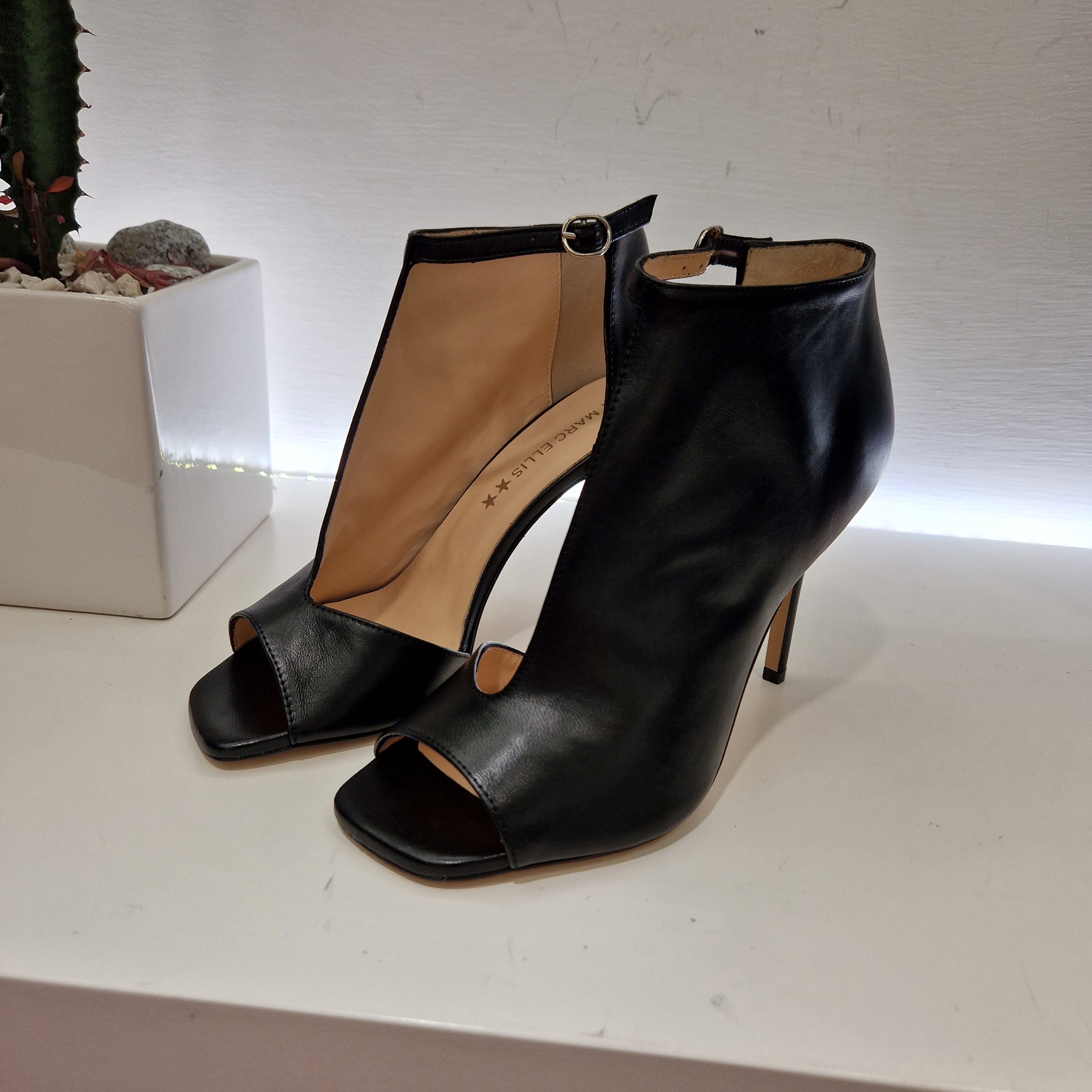 Marc Ellis black sandal