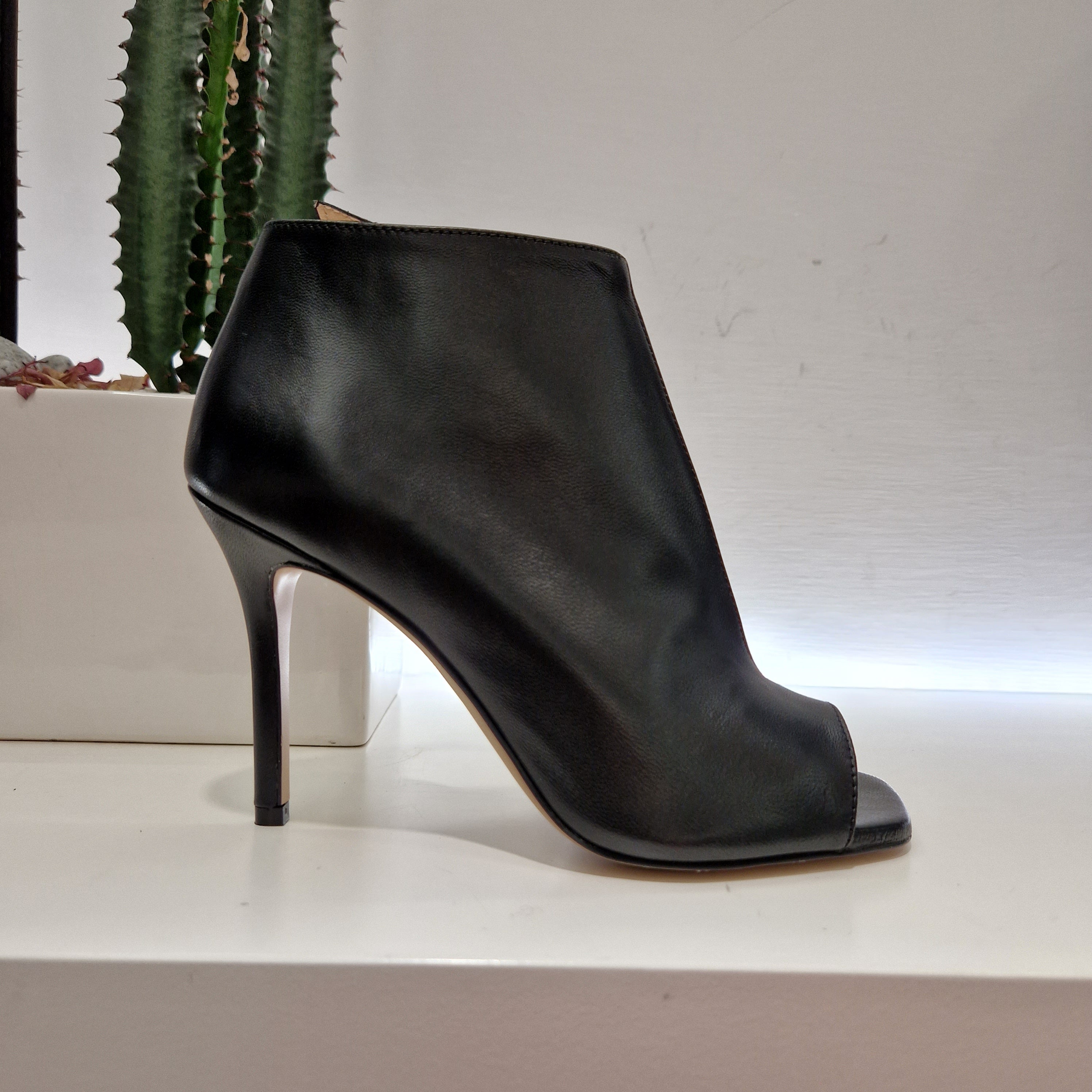 Marc Ellis black sandal