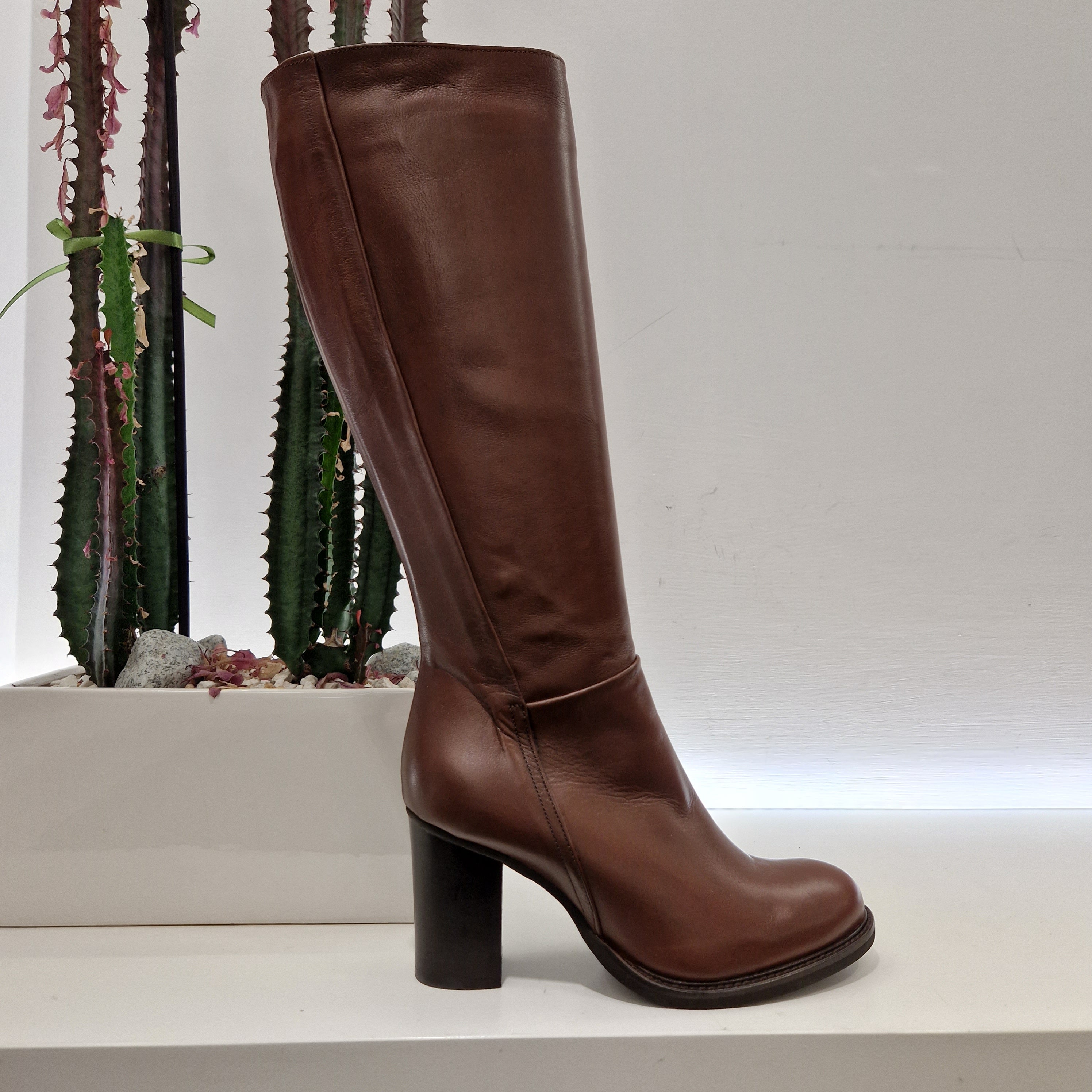Noa A. Leather boot