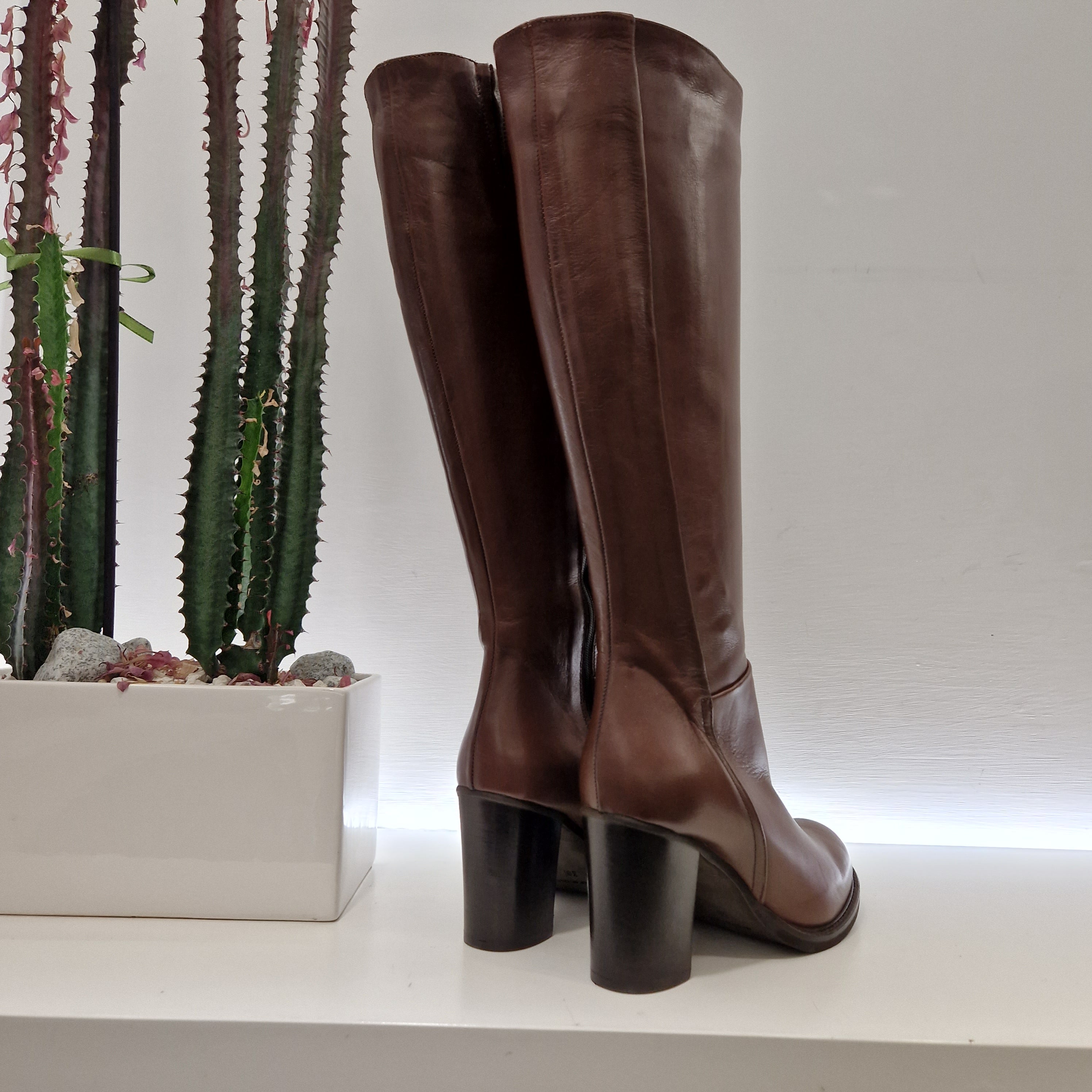 Noa A. Leather boot