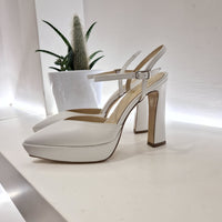 Doric white shoe