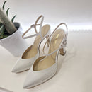 Doric white shoe