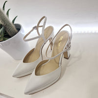 Doric white shoe