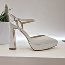 Doric white shoe